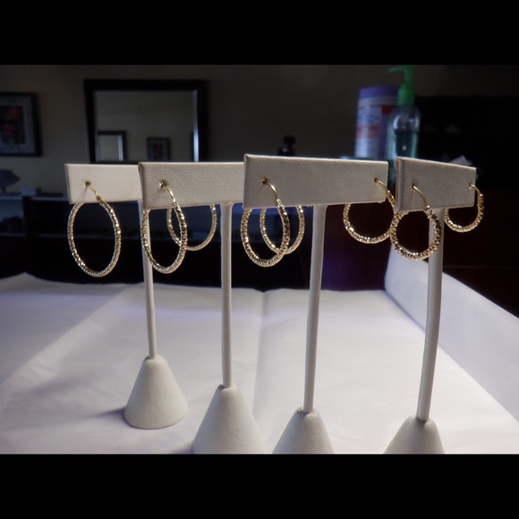 New 14k yellow gold hoop earrings - Picture 3 of 12